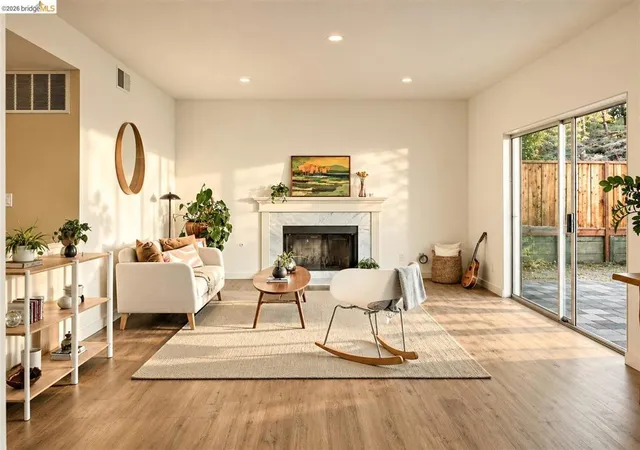 Photo 3 of Single family home for sale at 104 Bridgeview Ct, Crockett, CA 94525 | MLS# 41151539 | Listing updated on 2026-10-30