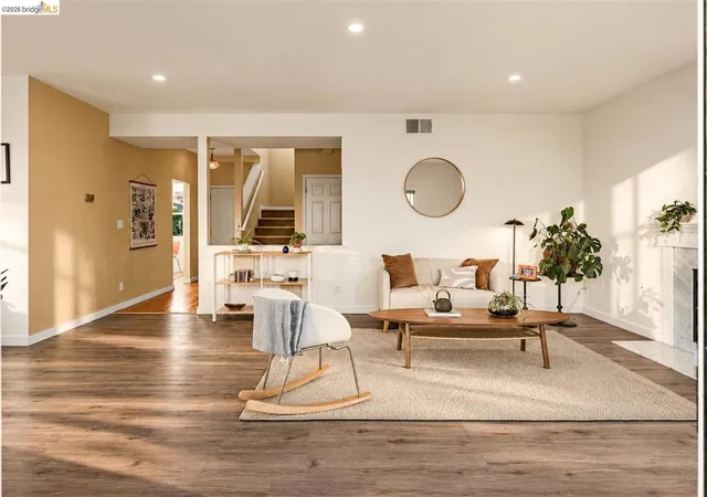 Photo 4 of Single family home for sale at 104 Bridgeview Ct, Crockett, CA 94525 | MLS# 41151539 | Listing updated on 2026-10-30