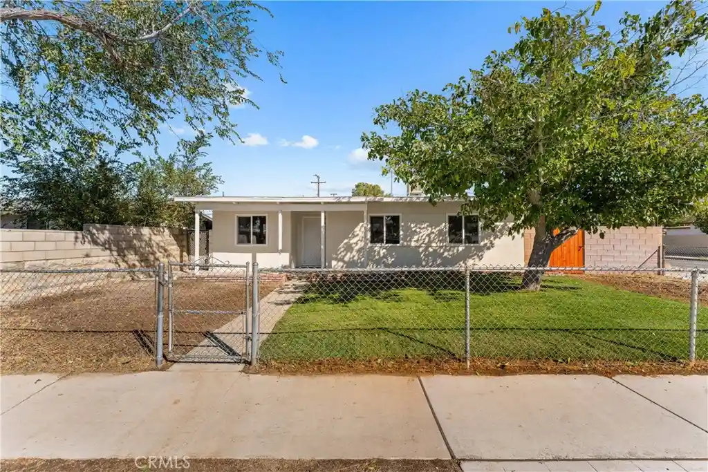 Photo 1 of Single family home for sale at 45402 10th Street W, Lancaster, CA 93534 | MLS# SR26220292 | Listing updated on 2026-10-17