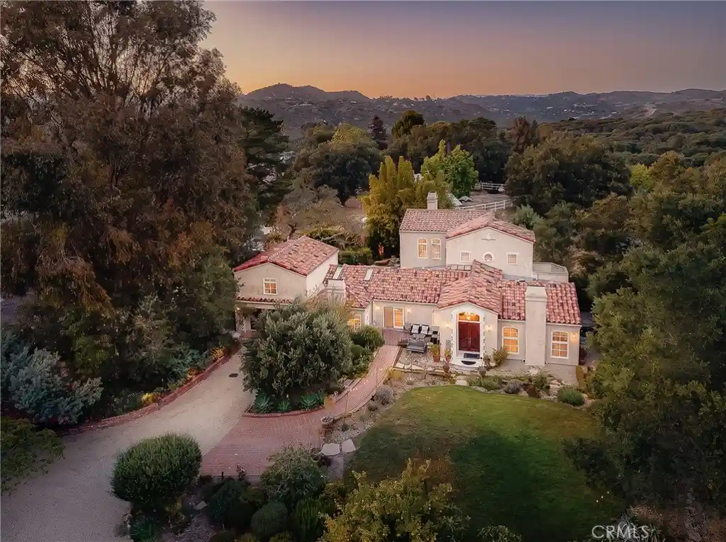 Single family home for sale at 21149 Entrada Rd, Topanga, CA 90290 | MLS# SR26225010