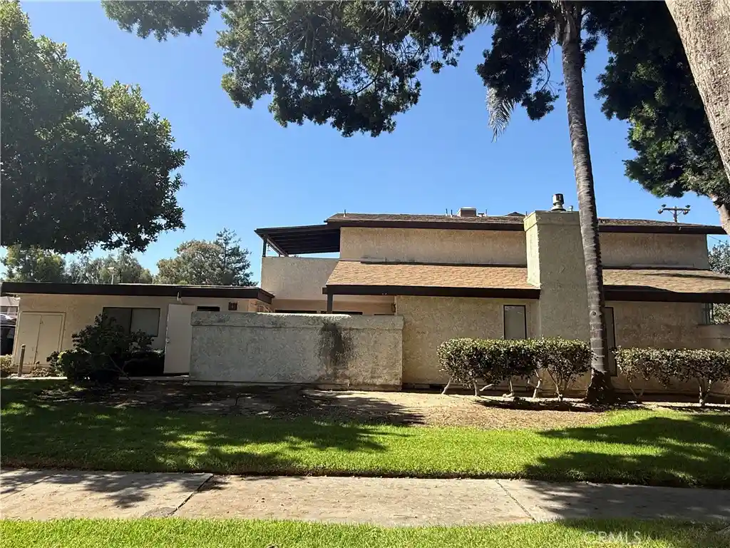 Listing Photo 1 - Condo for sale in 845 Crown Ct located at 845 Crown Ct, Santa Maria, CA 93454 - Unit 845 Crown Ct