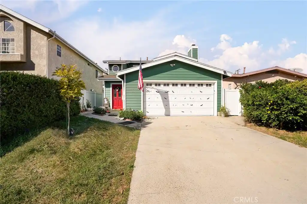 Townhouse for sale at 1827 Gramercy Ave, Torrance, CA 90501 | MLS# PW26223917