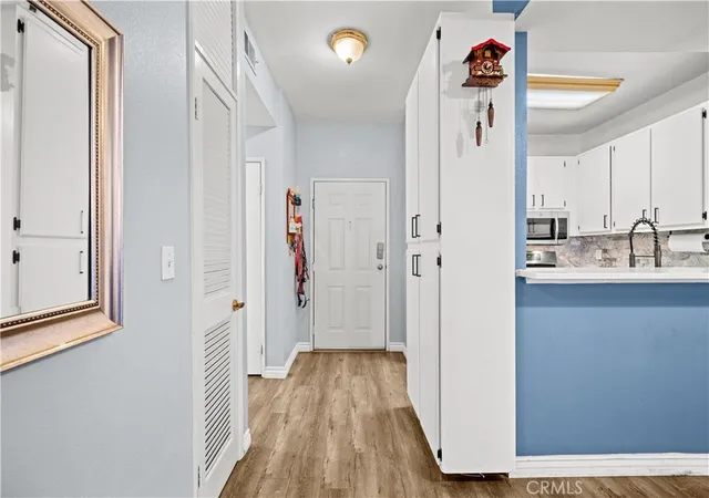 Listing Photo 1 - Condo for sale in building located at 535 Magnolia, Long Beach, CA 90802 - Unit #419