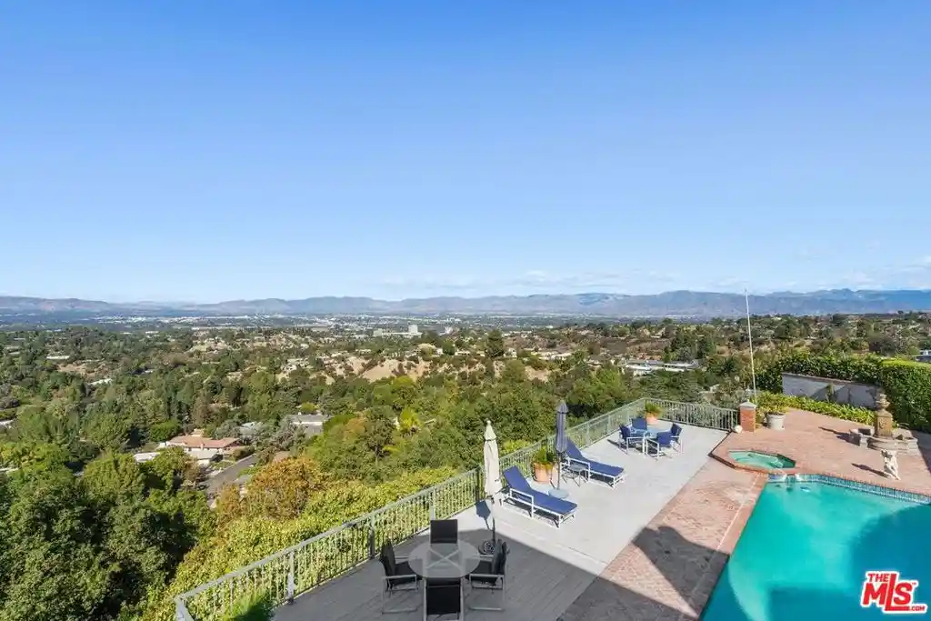 Photo 1 of Mansion for sale at 3324 Alana Dr, Sherman Oaks, CA 91403 | MLS# 26999241 | Listing updated on 2026-10-26