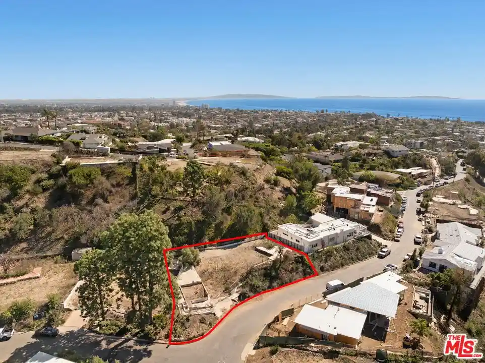 Photo 1 of Land for sale at 1140 Las Lomas Ave, Pacific Palisades, CA 90272 | MLS# 26102877 | Listing updated on 2026-10-24