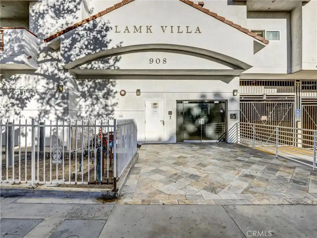Listing Photo 1 - Condo for sale in 908 S Ardmore Ave located at 908 S Ardmore Ave, Los Angeles, CA 90006 - Unit #201