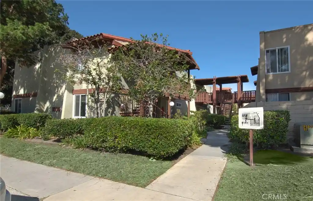 Listing Photo 1 - Condo for sale in 1000 W Macarthur located at 1000 W Macarthur, Santa Ana, CA 92707 - Unit #84