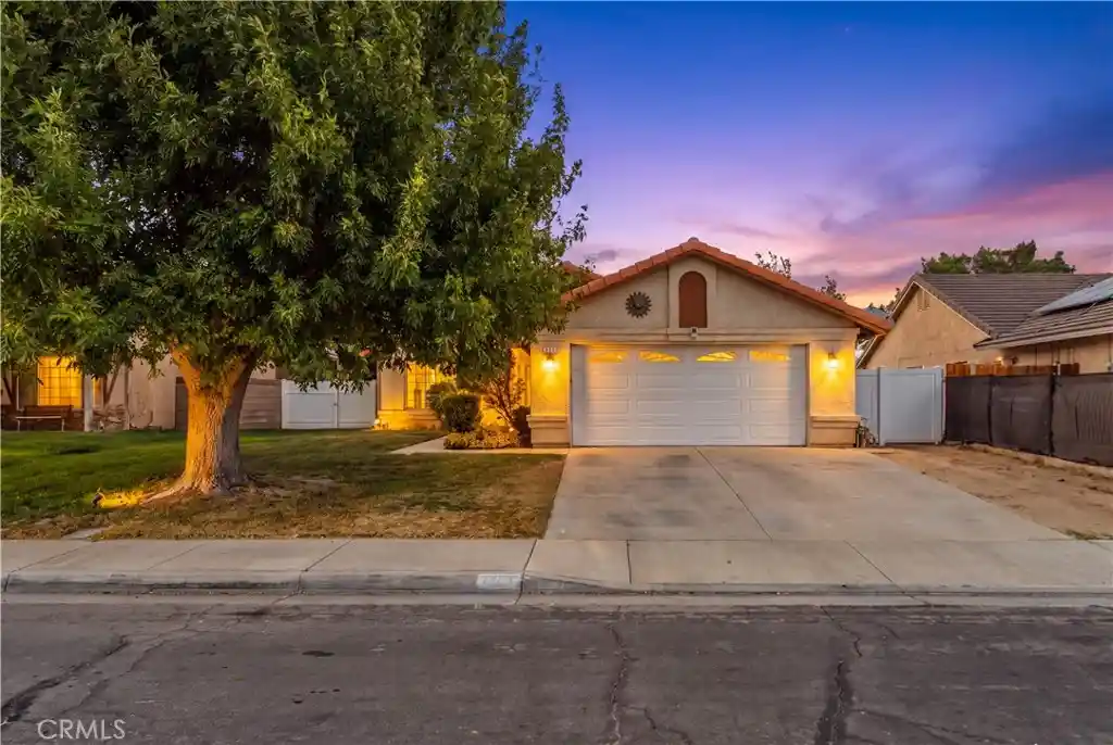 Photo 1 of Single family home for sale at 2811 E La Vida Dr, Lancaster, CA 93535 | MLS# SR26224174 | Listing updated on 2026-10-23