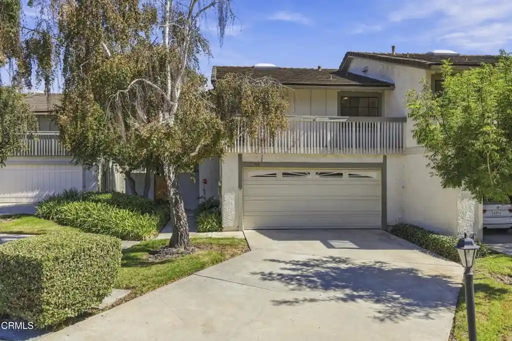 Listing Photo 1 - Condo for sale in 2608 Calle Elegante located at 2608 Calle Elegante, Thousand Oaks, CA 91360 - Unit #44