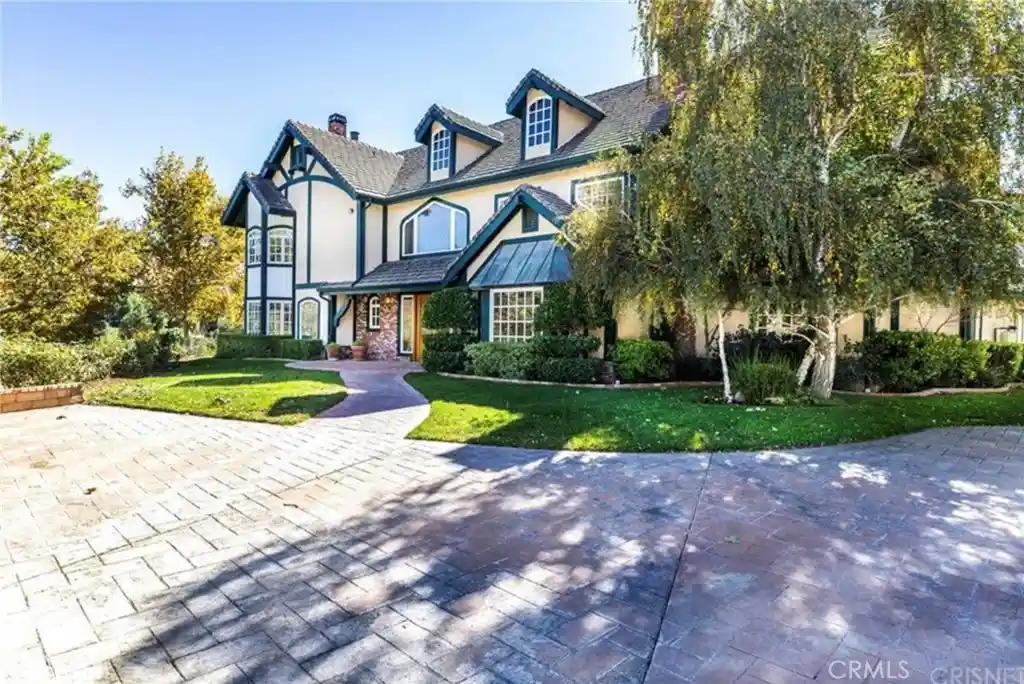 Photo 1 of Mansion for sale at 16418 Cambria Ests Ln, Santa Clarita, CA 91387 | MLS# WS26215825 | Listing updated on 2026-10-30