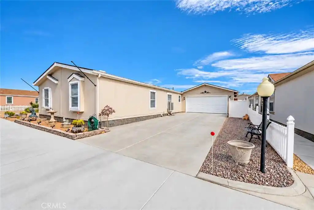 Photo 1 of Manufactured home for sale at 22241 Nisqually Rd #77, Apple Valley, CA 92308 | MLS# DW26218981 | Listing updated on 2026-10-19