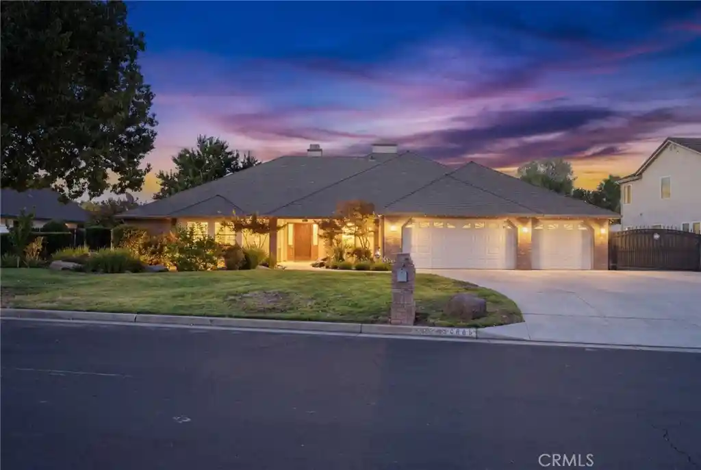 Single family home for sale at 2843 Carolina Ave, Clovis, CA 93611 | MLS# FR26225800