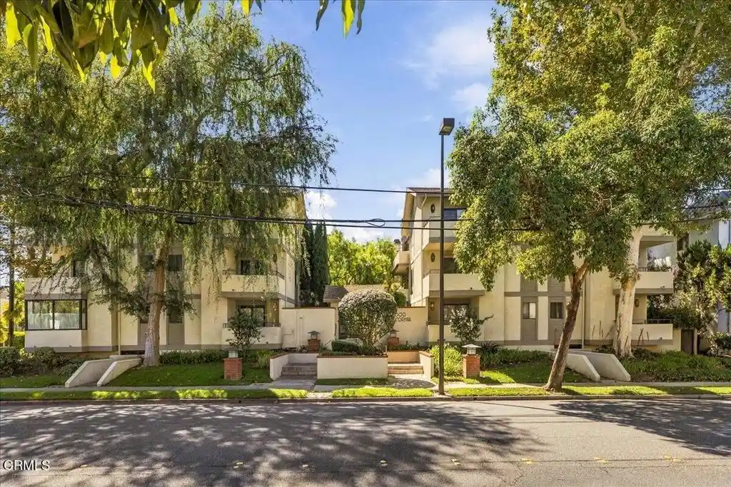 Condo for sale at 1000 E California Blvd #105, Pasadena, CA 91106 | MLS# P1-29284