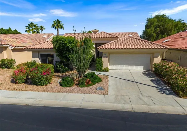 Photo 4 of Single family home for sale at 38482 Fallbrook Ave, Palm Desert, CA 92211 | MLS# 219154558PS | Listing updated on 2026-10-29