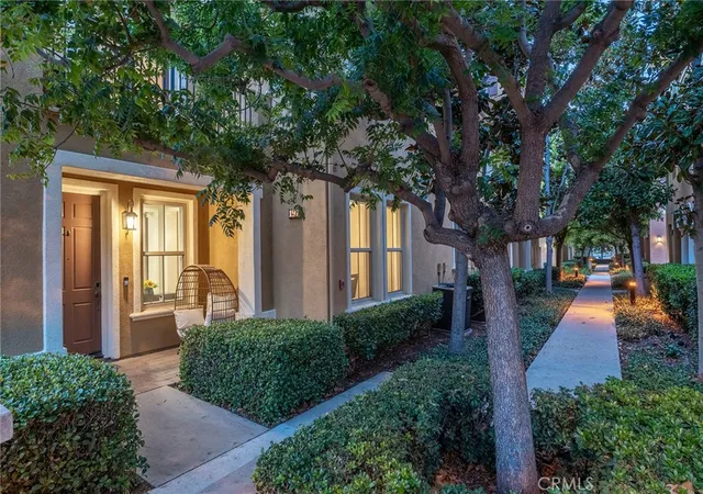 Listing Photo 2 - Condo for sale in building located at 191 Wild Lilac, Irvine, CA 92620