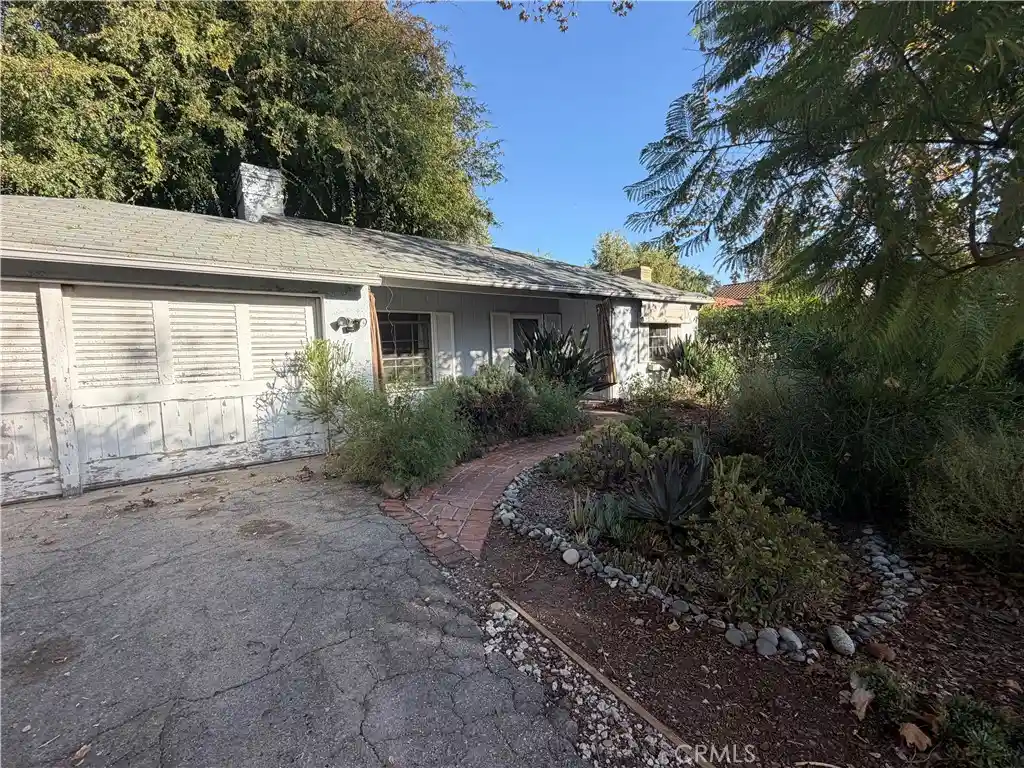 Single family home for sale at 1110 S Los Robles, Pasadena, CA 91106 | MLS# SB26226129