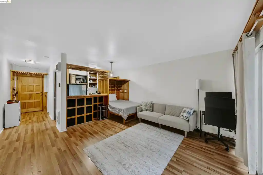 Condo for sale at 425 Orange St #210, Oakland, CA 94610 | MLS# 41151650