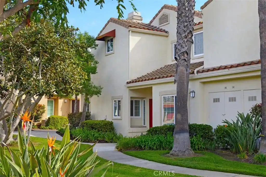 Townhouse for sale at 160 Chandon, Laguna Niguel, CA 92677 | MLS# LG26222632