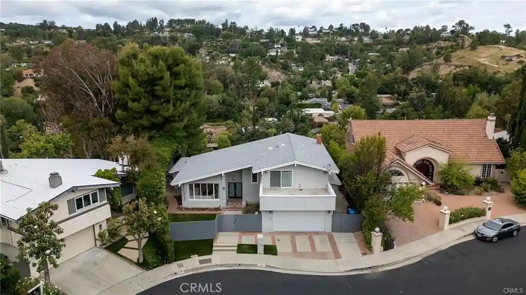 Single family home for sale at 19281 Berclair Ln, Tarzana, CA 91356 | MLS# GD26219990