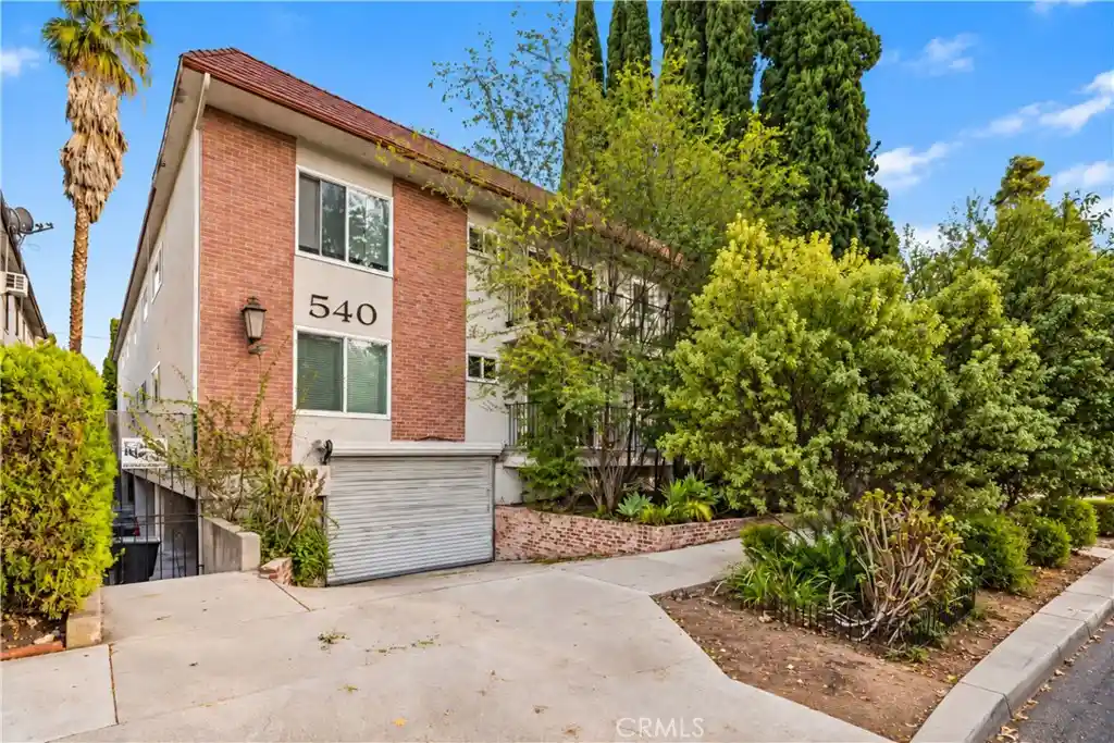 Photo 1 of Condo for sale at 540 N Croft Ave #5, West Hollywood, CA 90048 | MLS# AR26224484 | Listing updated on 2026-10-25