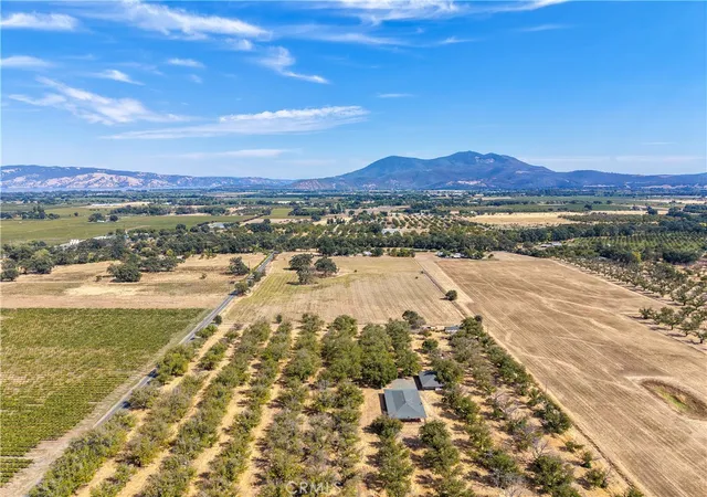 Photo 2 of Single family home for sale at 195 Mathews, Lakeport, CA 95453 | MLS# LC26226273 | Listing updated on 2026-10-30