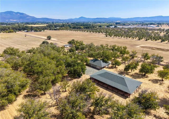 Photo 3 of Single family home for sale at 195 Mathews, Lakeport, CA 95453 | MLS# LC26226273 | Listing updated on 2026-10-30