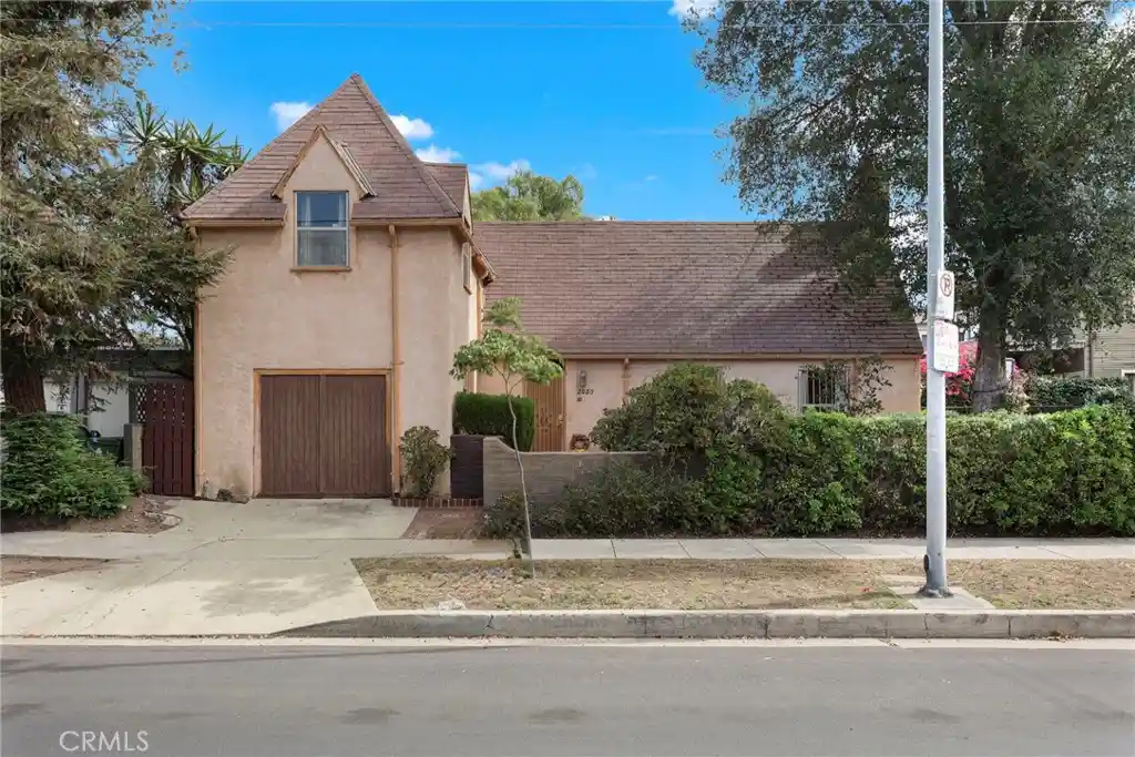 Single family home for sale at 2020 S Gramercy, Los Angeles, CA 90018 | MLS# DW26226263