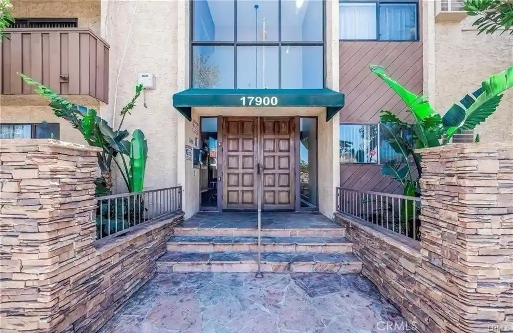 Condo for sale at 17900 Sherman #504, Reseda, CA 91335 | MLS# SR26224227