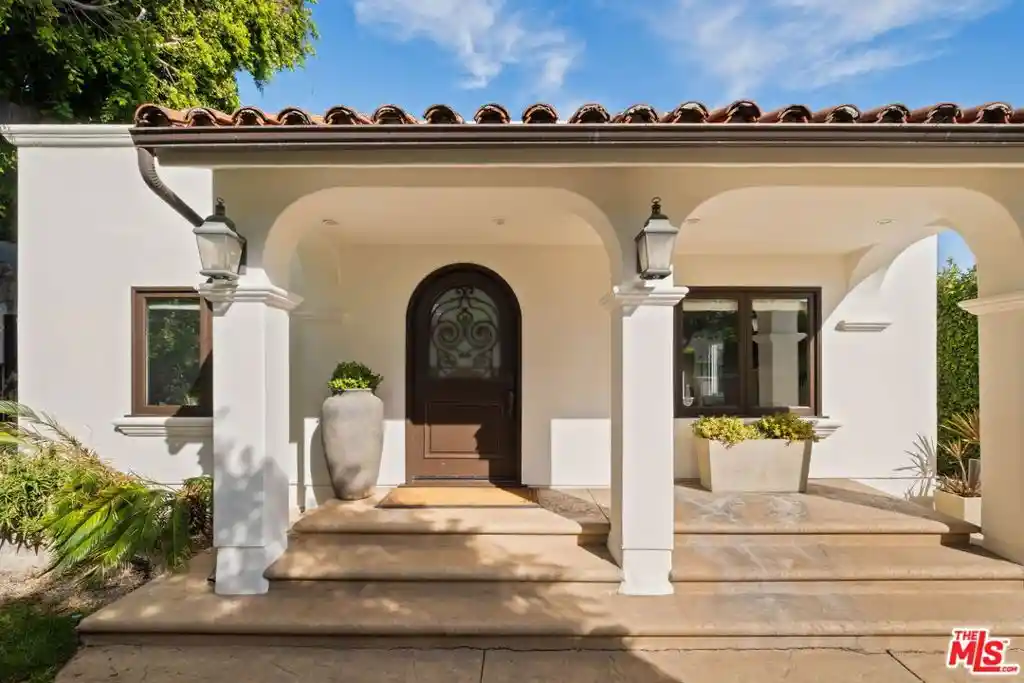 Single family home for sale at 548 Huntley Dr, West Hollywood, CA 90048 | MLS# 26103189