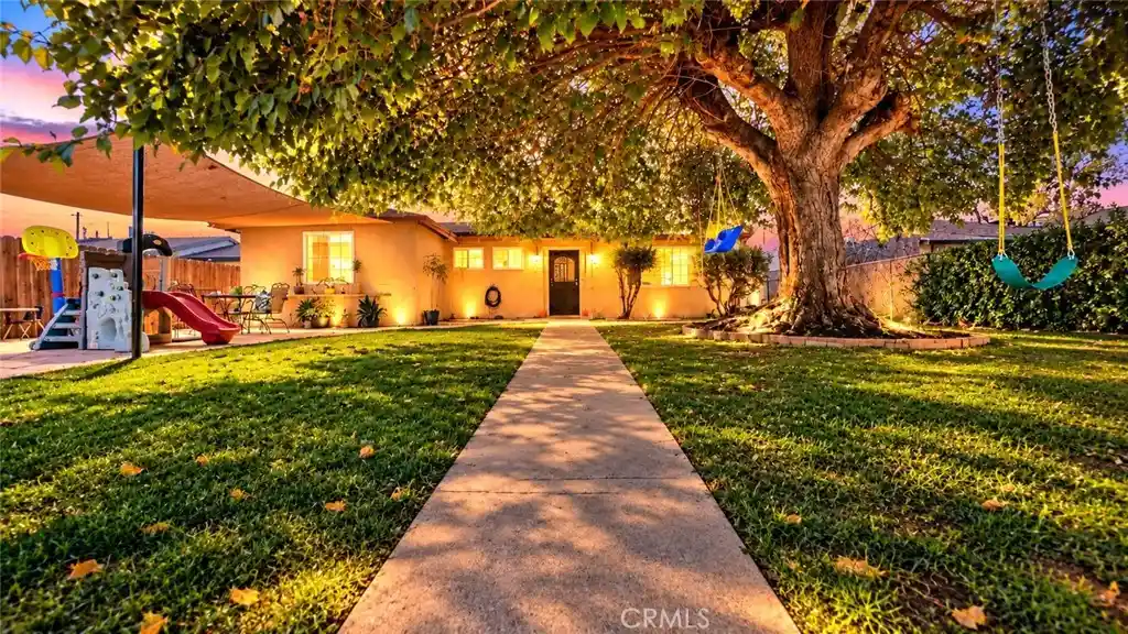 Single family home for sale at 909 Meredith, Bakersfield, CA 93304 | MLS# SR26226626