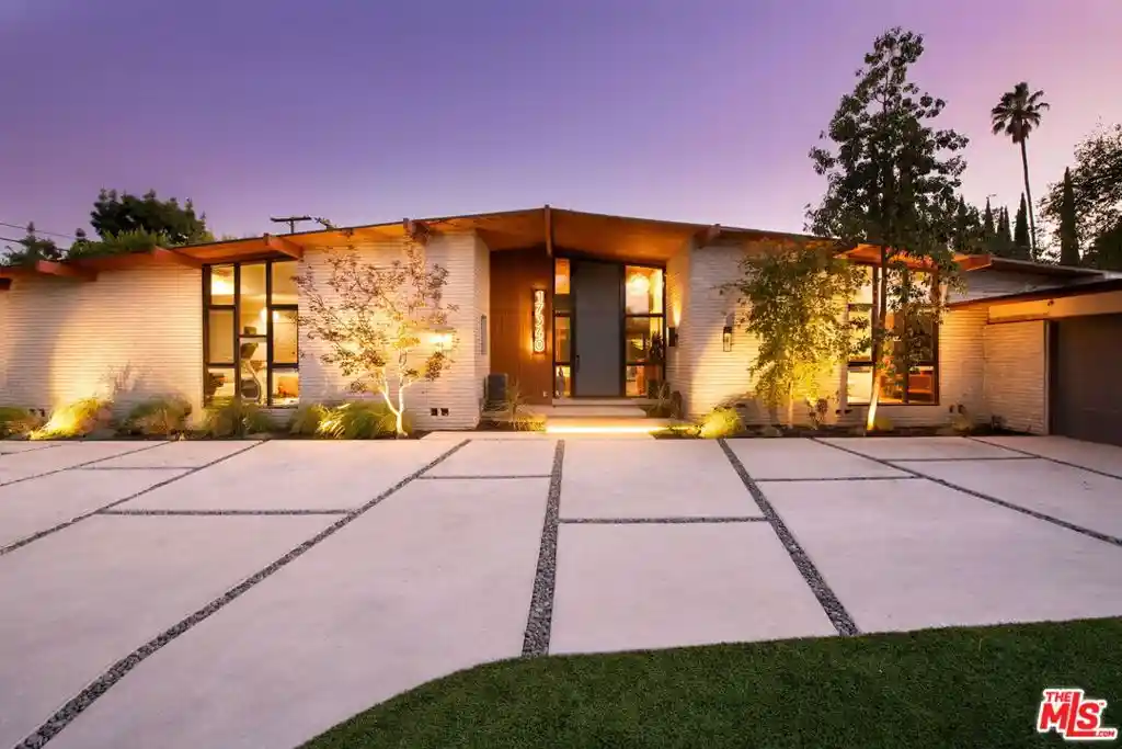 Photo 1 of Single family home for sale at 17340 Clark St, Encino, CA 91316 | MLS# 26103131 | Listing updated on 2026-10-27