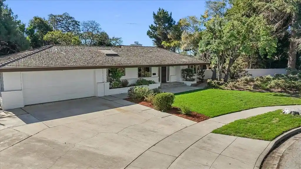 Photo 1 of Single family home for sale at 21 San Fernando Cir, Salinas, CA 93901 | MLS# ML82065134 | Listing updated on 2026-10-29