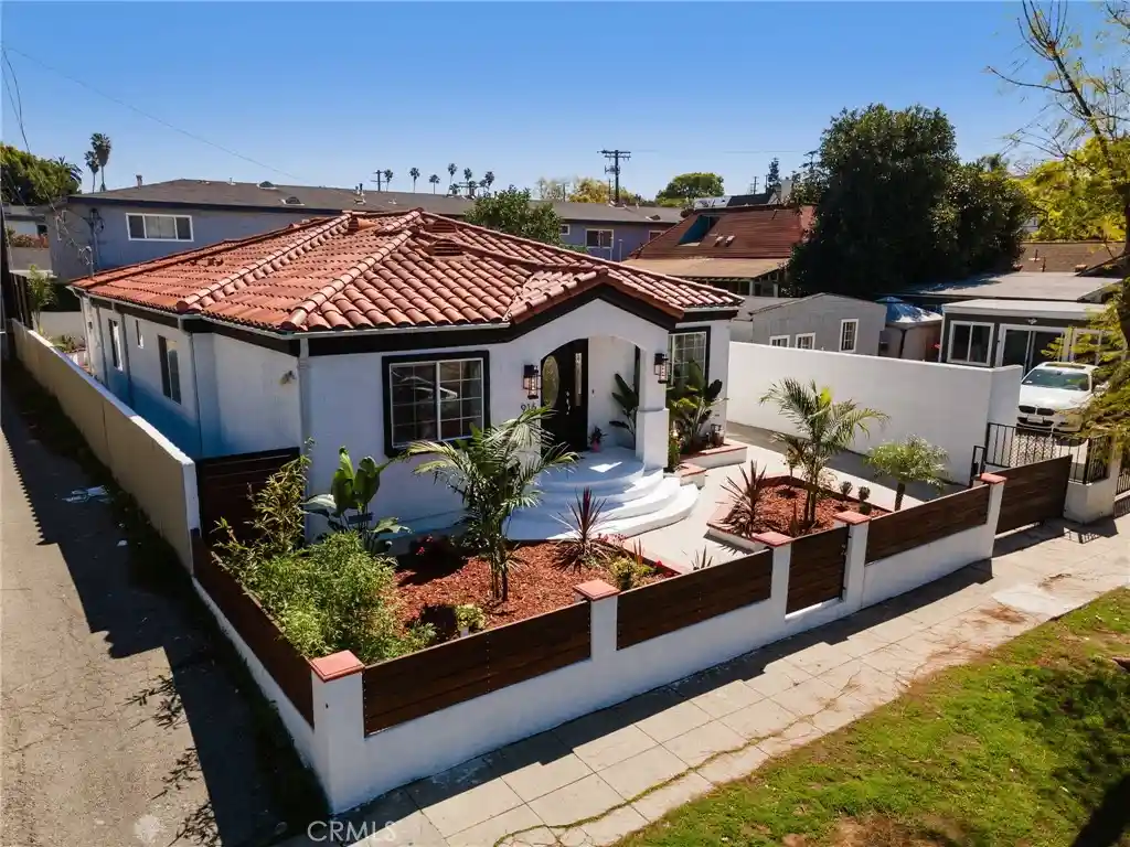 Photo 1 of Single family home for sale at 916 N Oxford, Los Angeles, CA 90029 | MLS# SR26227162 | Listing updated on 2026-10-24