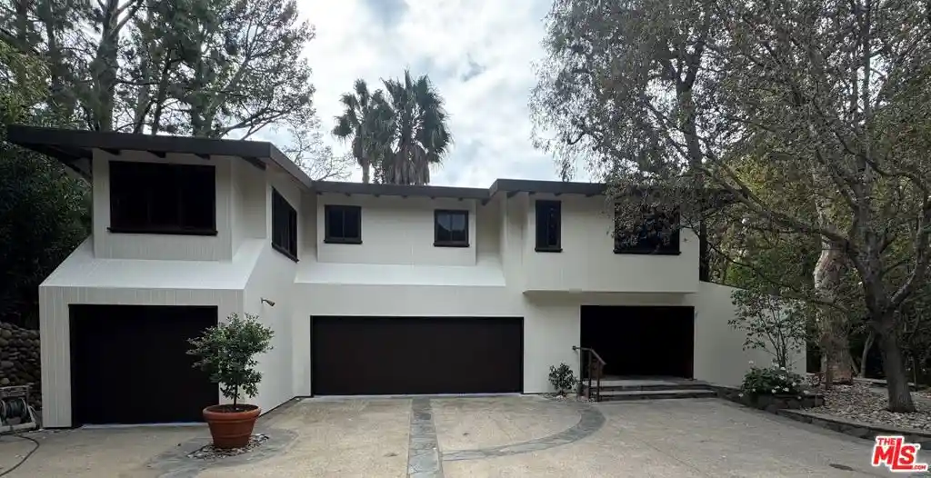 Photo 1 of Single family home for sale at 6377 Via Escondido Dr, Malibu, CA 90265 | MLS# 26994709 | Listing updated on 2026-10-28