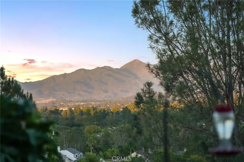 Townhouse for sale at 10 Acorn, Aliso Viejo, CA 92656 | MLS# LG26224973