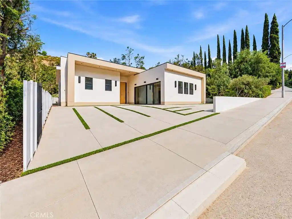 Photo 1 of Single family home for sale at 17000 Escalon, Encino, CA 91436 | MLS# SR26227489 | Listing updated on 2026-10-21