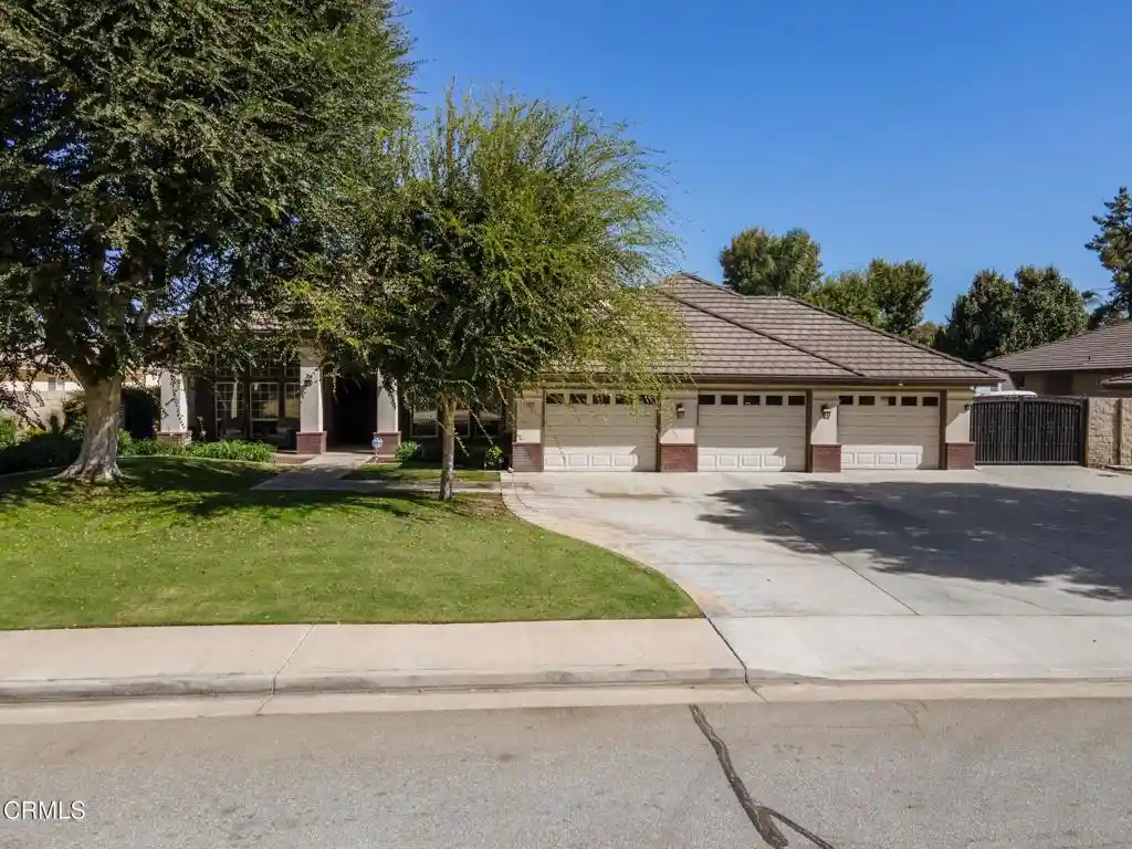 Single family home for sale at 2306 Rich Springs Ct, Bakersfield, CA 93312 | MLS# V1-39370
