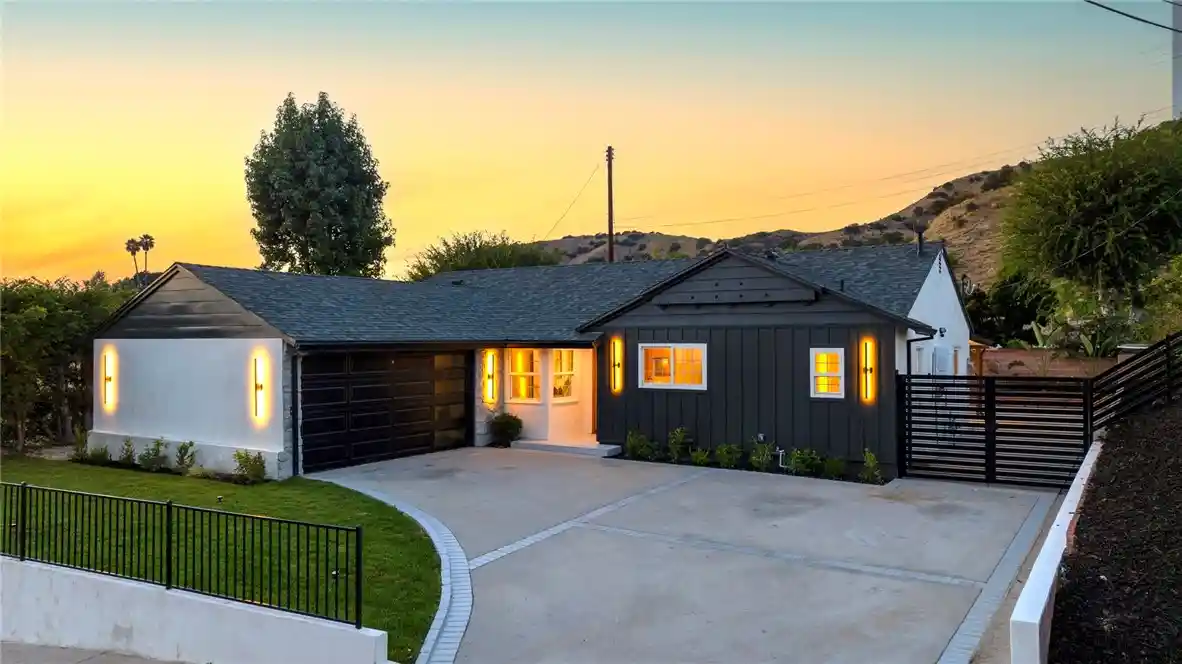 Single family home for sale at 10211 Roscoe, Sun Valley, CA 91352 | MLS# BB26227679