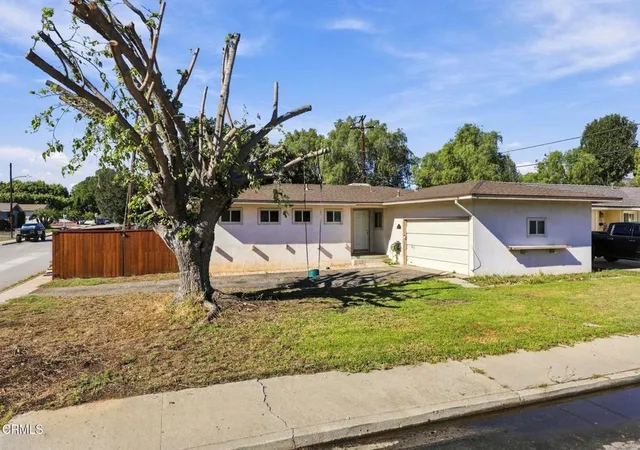 Photo 3 of Single family home for sale at 124 Moultrie Pl, Santa Paula, CA 93060 | MLS# V1-39371 | Listing updated on 2026-10-30