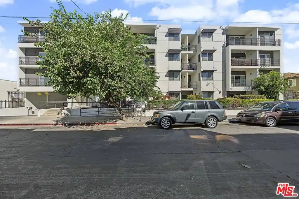 Condo for sale at 3061 W 12th Place #102, Los Angeles, CA 90006 | MLS# 26103037