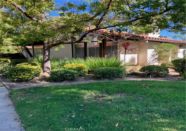 Listing Photo 1 - Condo for sale in building located at 1413 Seven Hls, Hemet, CA 92545 - Unit #