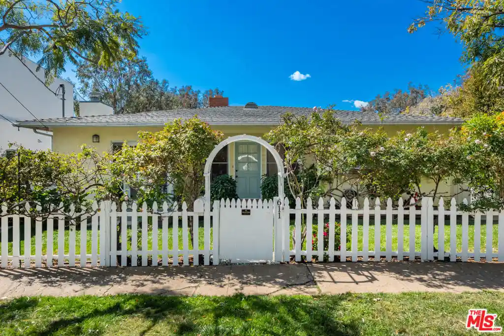 Photo 1 of Land for sale at 611 Baylor St, Pacific Palisades, CA 90272 | MLS# 26103200 | Listing updated on 2026-10-29