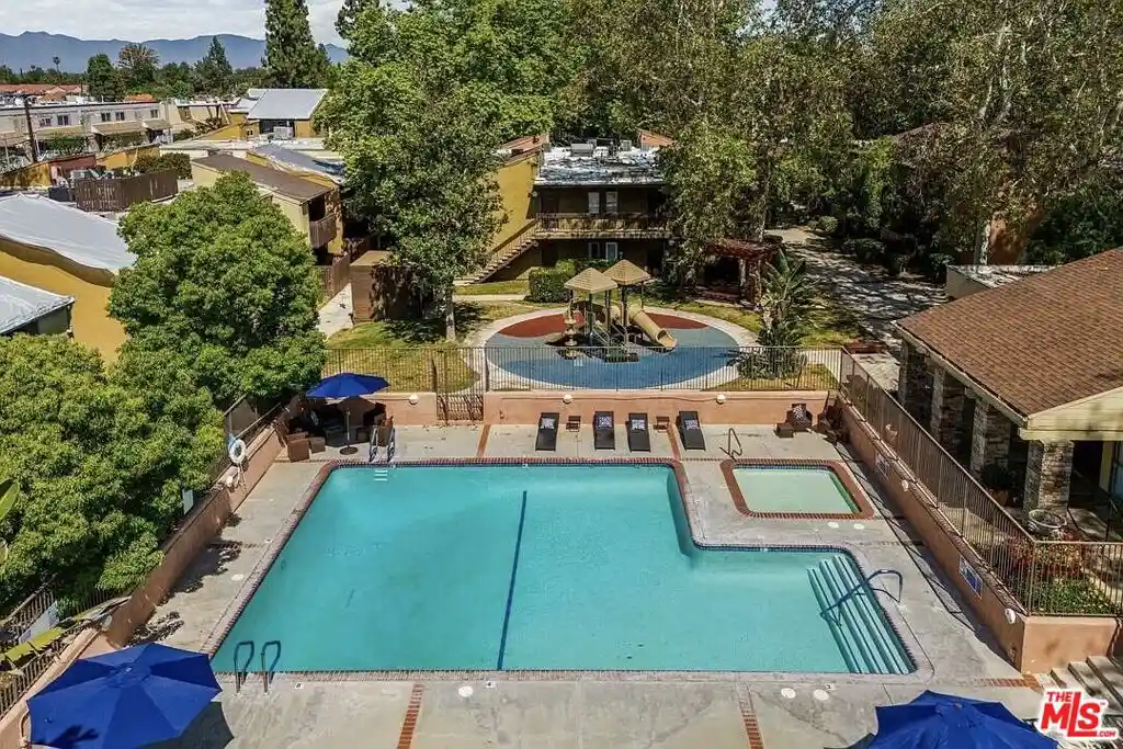 Condo for sale at 18350 Hatteras St #278, Tarzana, CA 91356 | MLS# 26103686