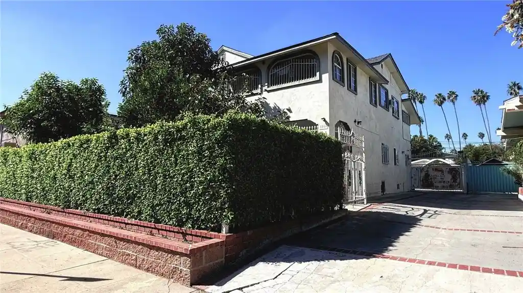 Single family home for sale at 1819 S Norton Ave, Los Angeles, CA 90019 | MLS# TR26227919