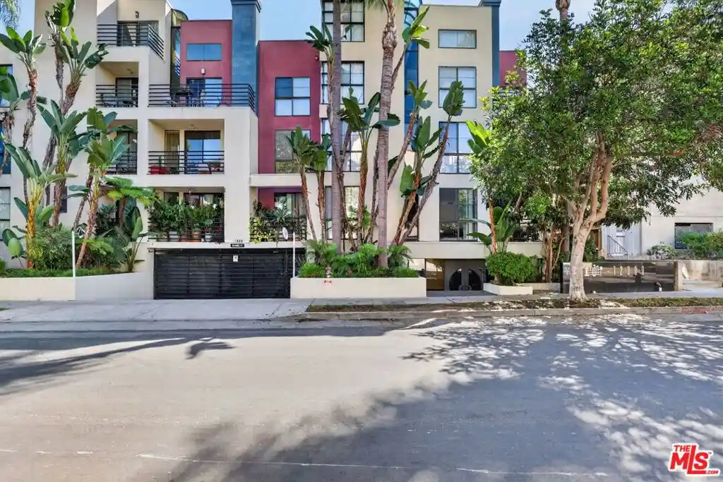 Condo for sale at 12000 Goshen Ave #103, Los Angeles, CA 90049 | MLS# 26103201
