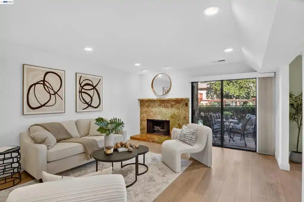 Photo 1 of Townhouse for sale at 20111 W Ridge Ct, Castro Valley, CA 94546 | MLS# 41151835 | Listing updated on 2026-10-28
