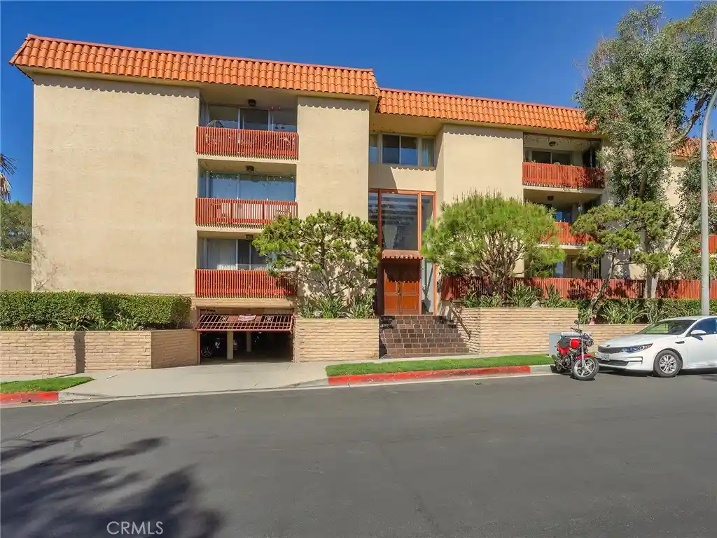 Listing Photo 1 - Condo for sale in 5875 Doverwood Dr located at 5875 Doverwood Dr, Culver, CA 90230 - Unit #103