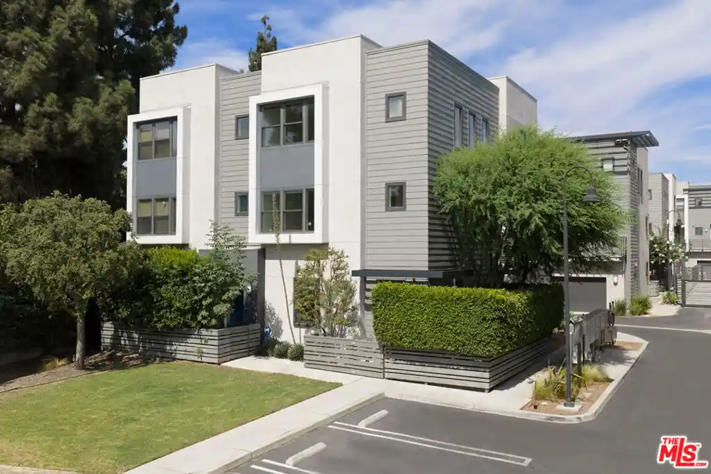 Photo 1 of Condo for sale at 3931 Eagle Rock Blvd #36, Los Angeles, CA 90065 | MLS# 26103627 | Listing updated on 2026-10-28