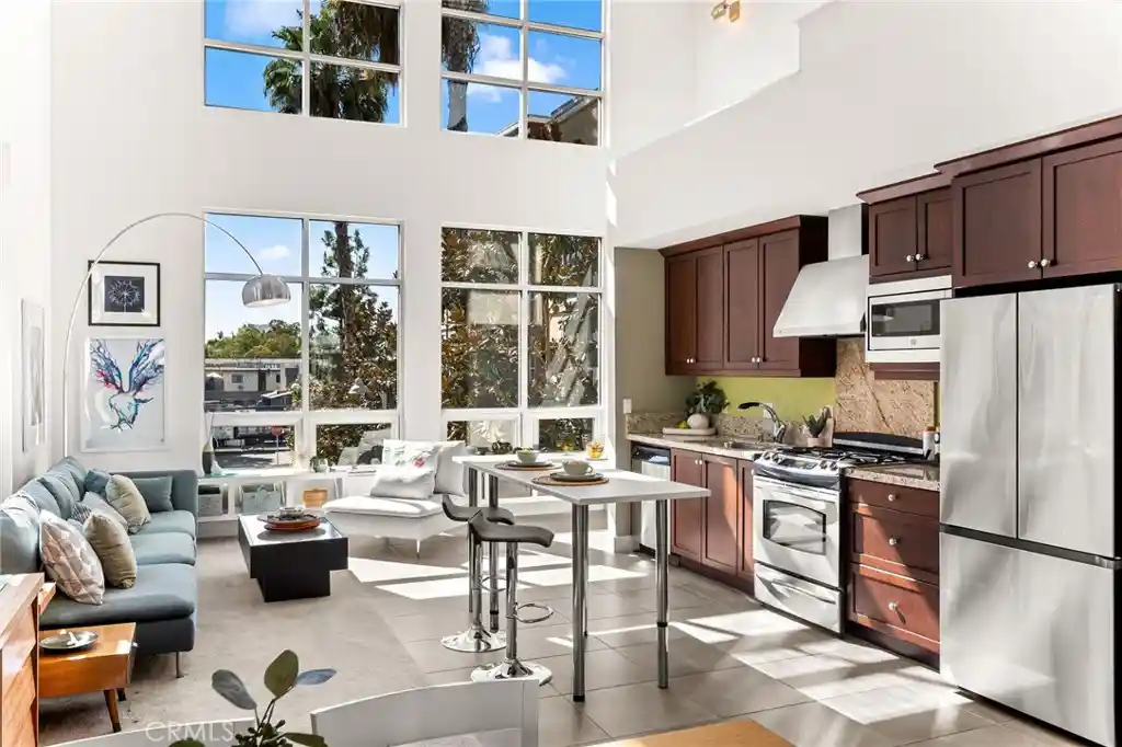 Condo for sale at 918 E Civic Ctr Dr, Santa Ana, CA 92701 | MLS# PW26228170