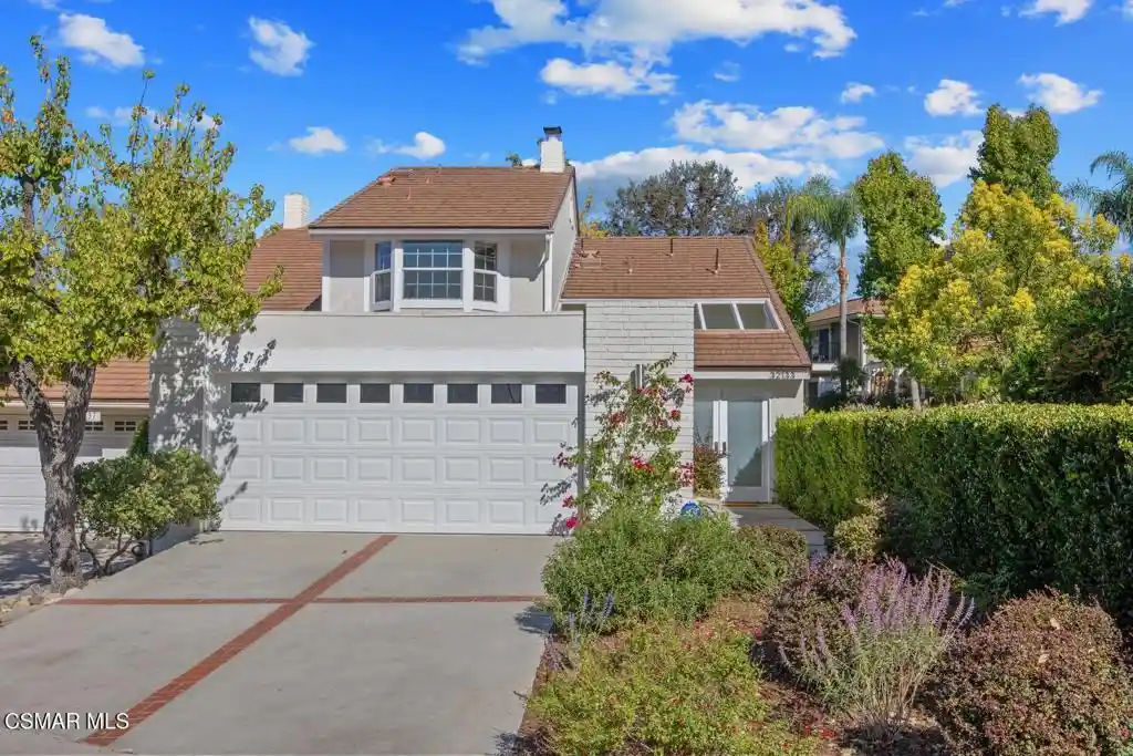 Townhouse for sale at 32133 Sailview Ln, Westlake Village, CA 91361 | MLS# 226004999